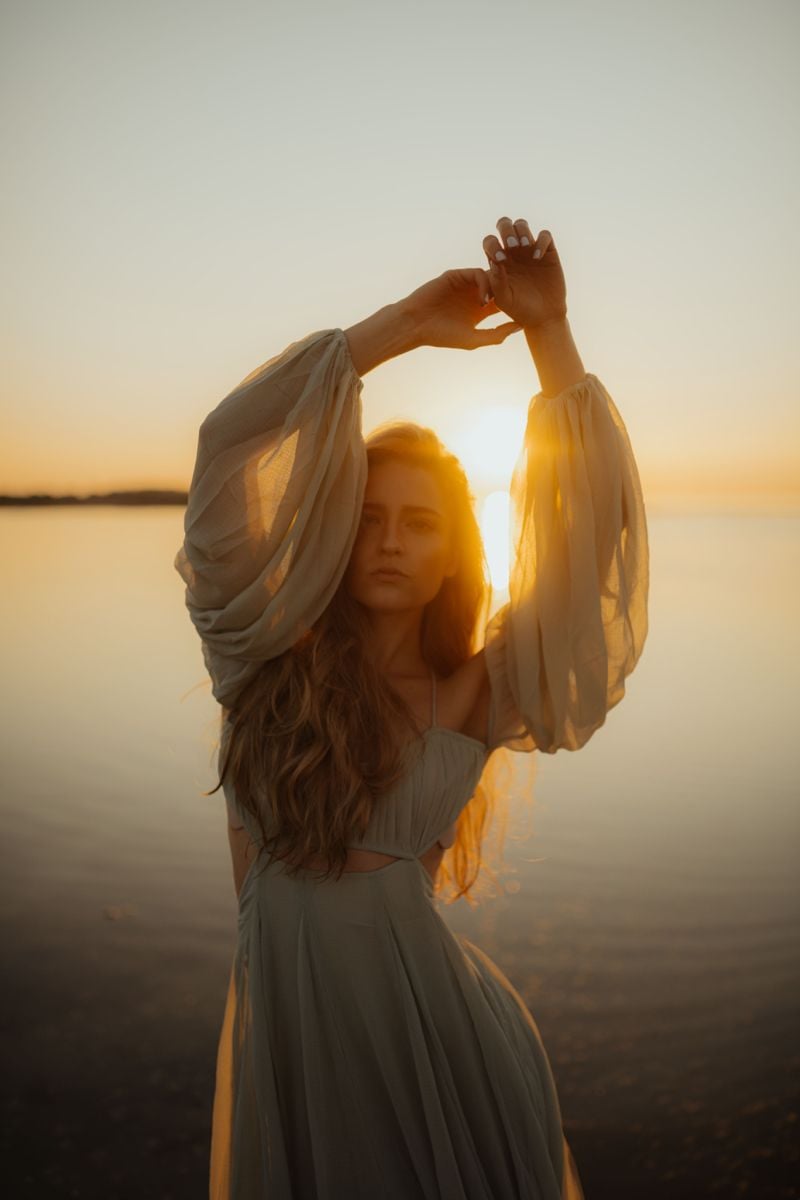 lady sunset pose