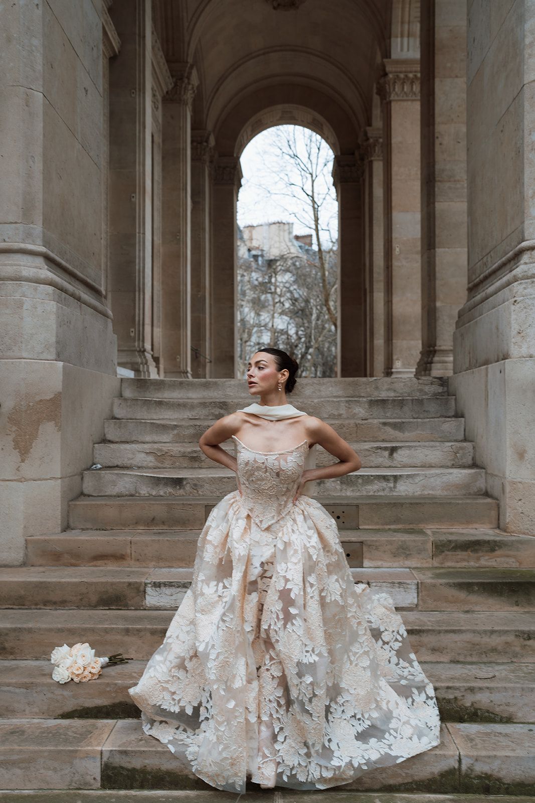 mujer en pose de moda
